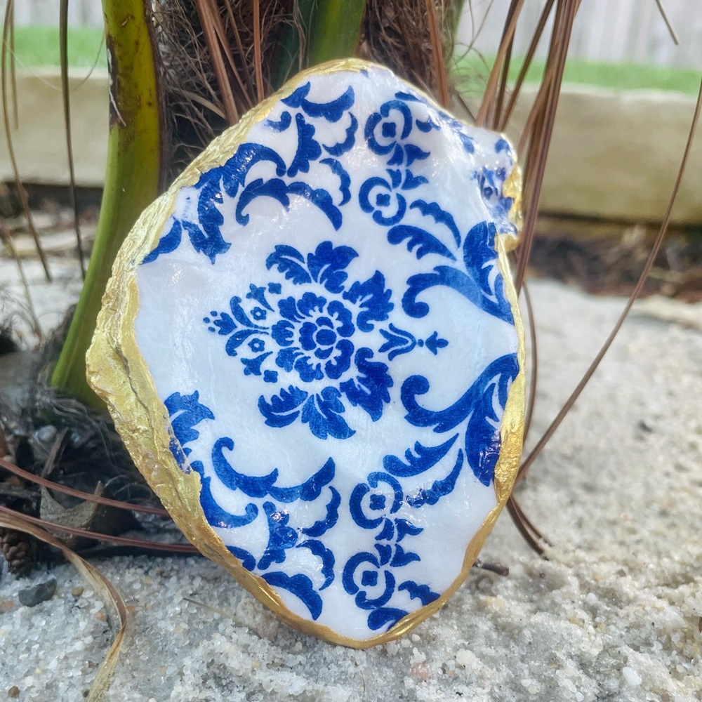my shells are picked up, then bleached, cleaned, and customized by Me❤️🦪Xo - Picture 2 of 6